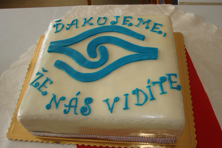 Gitka Kullová venovala tortu členkám ZO ÚNSS pri príležitosti sviatku Dňa matiek